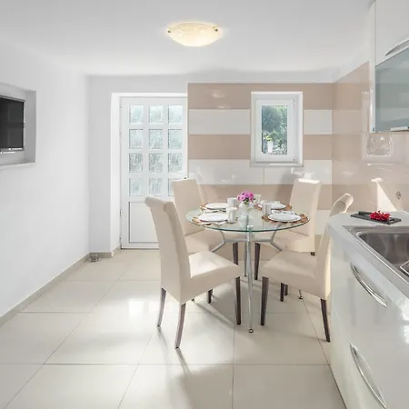 2 Bedroom Pet Friendly In 拉维尼