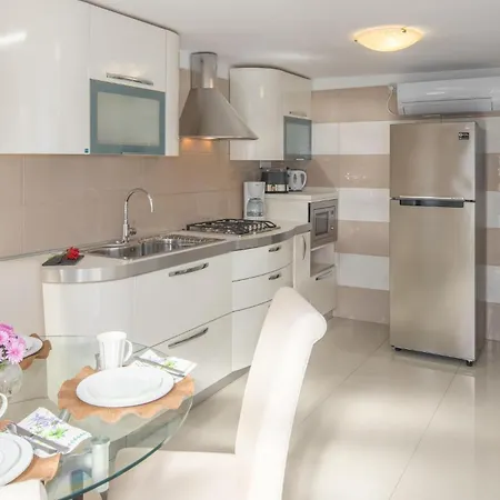 アパート 2 Bedroom Pet Friendly In *