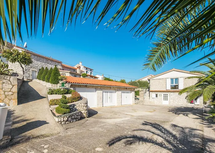 Апартаменты Lovely In Равни