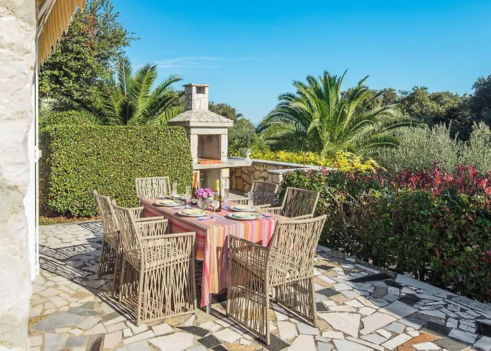 Lovely In Равни