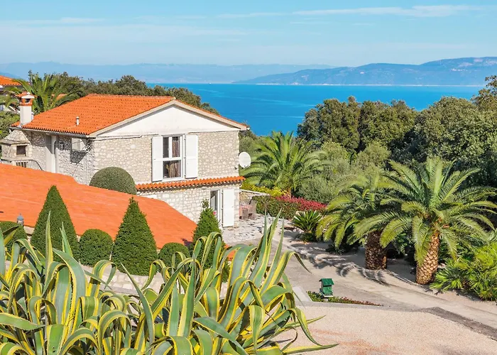 Апартаменты Lovely In